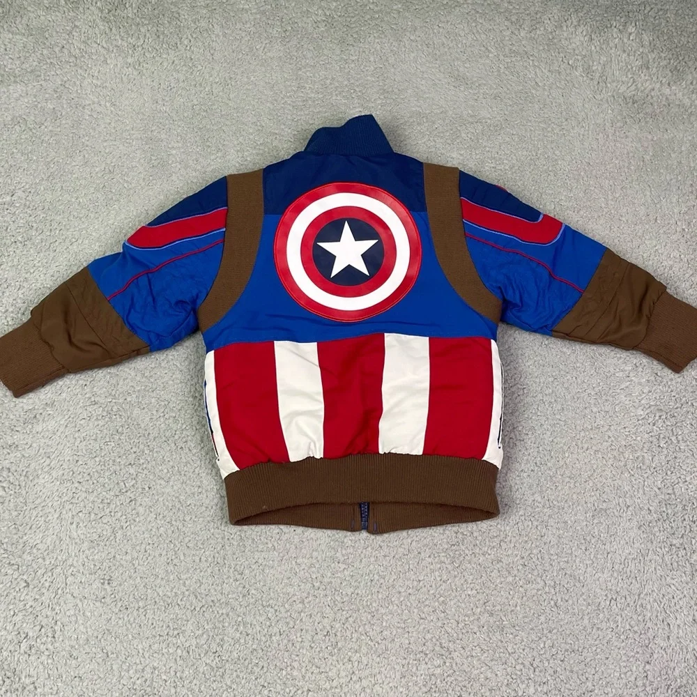 Captain America‎
